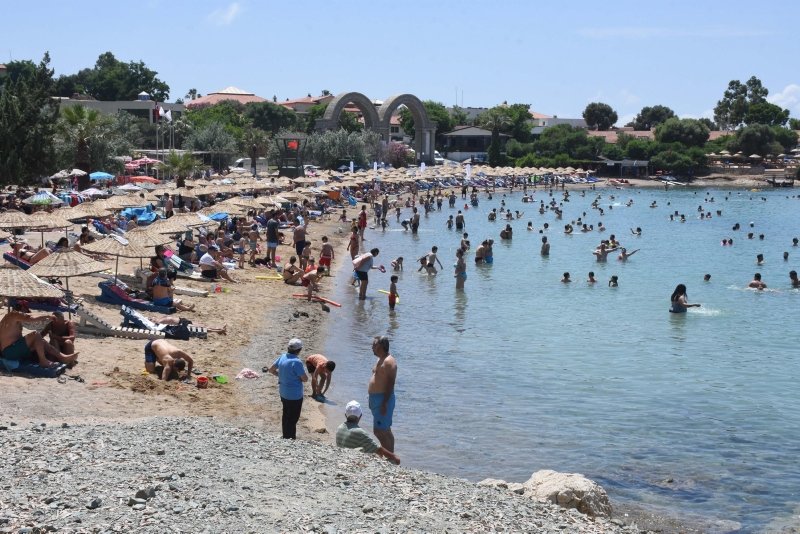 Izmir De Cocuklar Bayramda Deniz Keyfi Yapti Izmir Haberleri