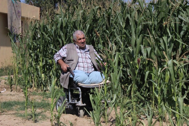 Biçerdöverde iki bacağını kaybetti, yaşama sevincini hiç kaybetmedi