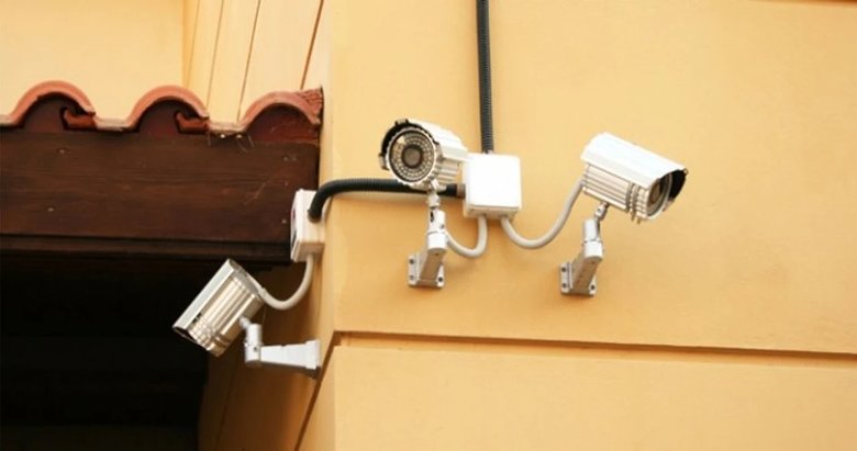 İzmir’de sitede kamera krizi! Mahkemelik oldular