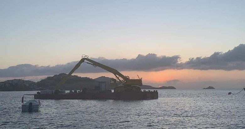 Bodrum’da bir garip olay! Kepçe denize daldı