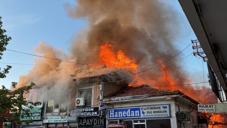 Afyonkarahisar’daki yangın kabusunda son durum! Alevler 20 dükkanı küle çevirdi