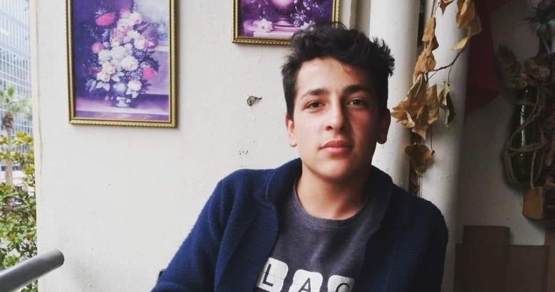 İntihar eden oğlunu kanlar içinde buldu