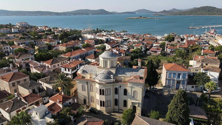Cunda Adası bayramı tam dolulukla karşılıyor