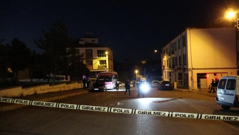 Uşak’ta 2 grup arasında silahlı kavga: 1’i ağır 2 kişi yaralandı