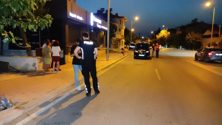 Denizli’de film gibi olay! Motosikletli kar maskeliler kaldırımda yürüyen adama ateş açtı