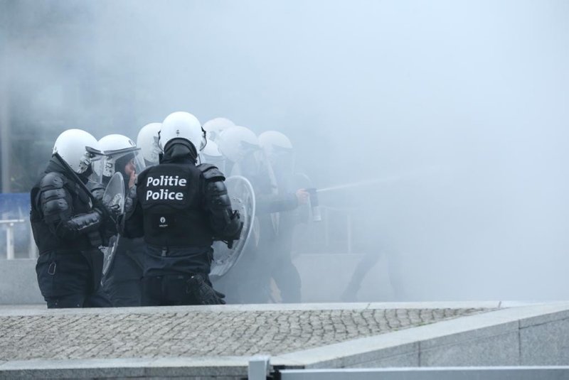 Belçika karıştı! Polis göstericilere müdahale ediyor