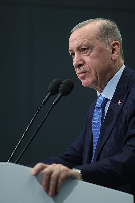 Başkan Erdoğan: Evlatlarımıza çağdaş normlara uygun yeni bir anayasa borcumuz var