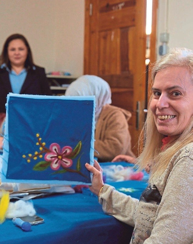 Tireli kadınlar el emegini sanata dönüstürüyor