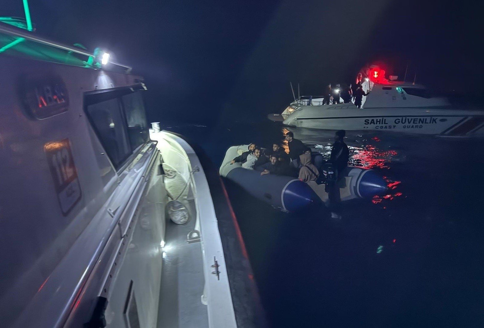 İzmir'de 27 düzensiz göçmen yakalandı