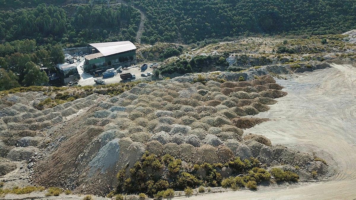 İzmir'de mahalleliden Büyükşehir'e kaçak hafriyat dökümü isyanı