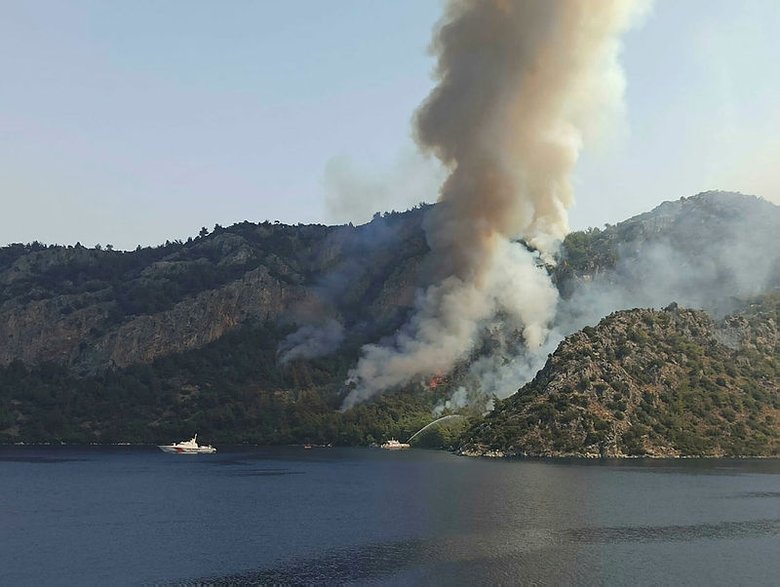 Marmaris’teki yangın 7’nci günde! Alevler Kızkumru Plajı’nı çevreledi