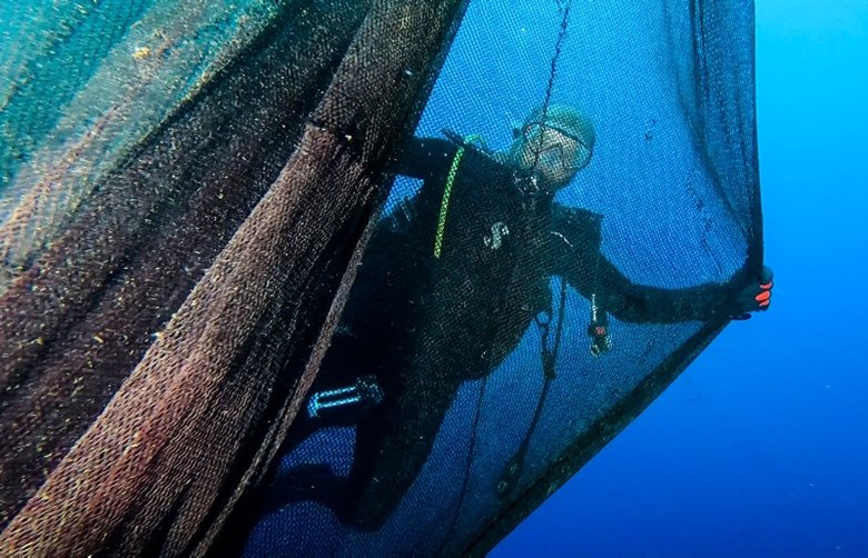 Dev hayalet ağ İzmir’de dalış turizmi için batırılan vapuru kapladı