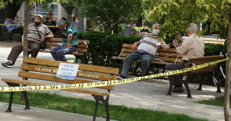 Aydın’da 65 yaş üstü vatandaşlar sıcak havanın tadını çıkardı