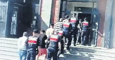Göçmen kaçakçılarına jandarma darbesi
