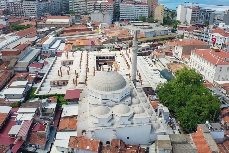 İzmir’in tarihi camileri cemaatle buluşmaya hazırlanıyor