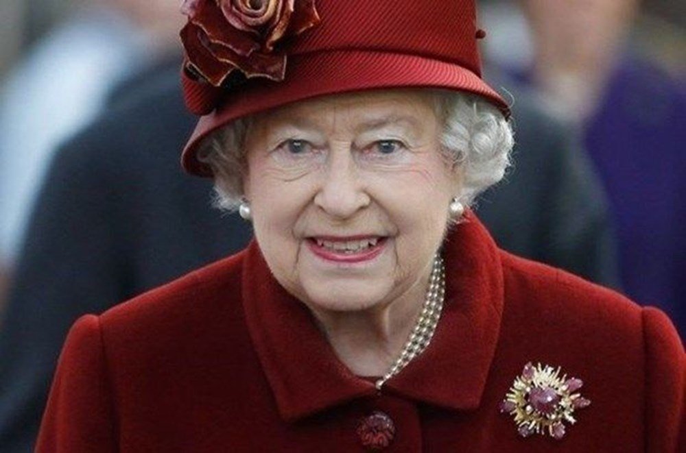 Kraliçe Elizabeth’ten ilanlı koruma! Doğa gezginleri, şatonun duvarında tuvalet ihtiyacını gideriyor!