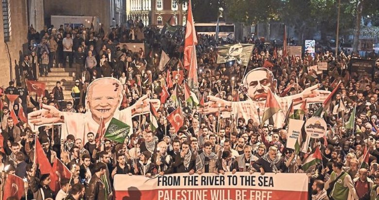 Filistin için Ayasofya’dan Eminönü’ne meşaleli yürüyüş