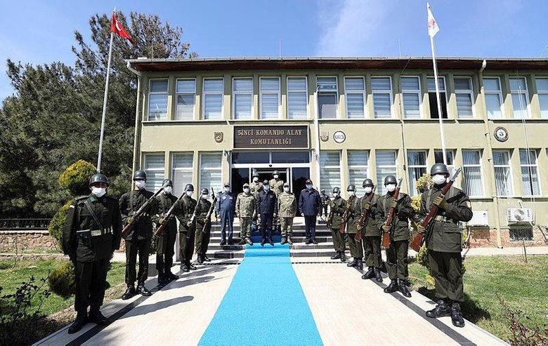 Bakan Akar ve komutanlardan Gökçeada’daki komando birliğine ziyaret