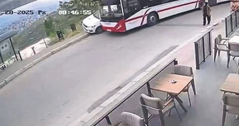 ESHOT otobüsü otomobile çarptı