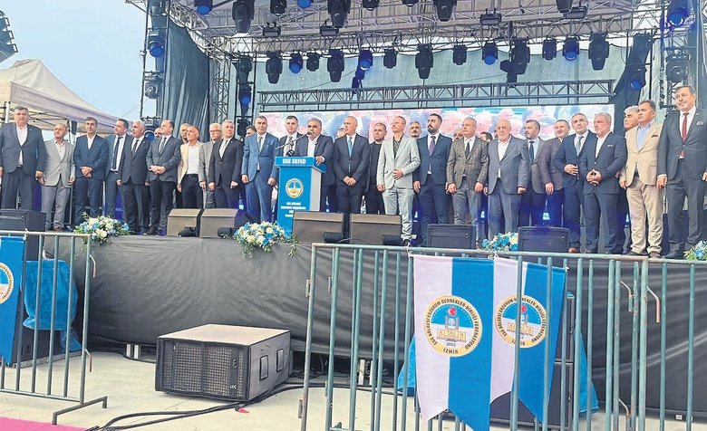 İzmir’de Coşkun Sabah ve Bengü rüzgarı