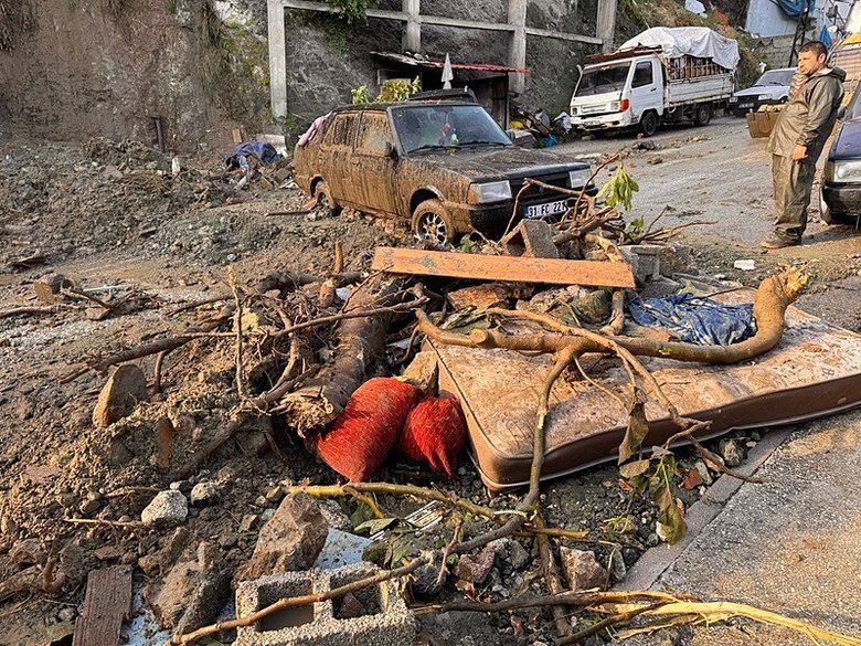 Hatay’da kabus! Sağanak nedeniyle tek katlı ev çöktü: Ölü ve yaralılar var