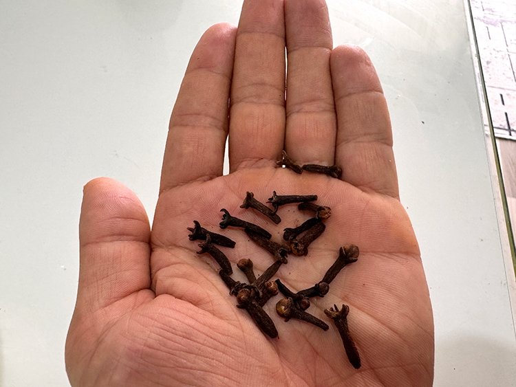 1 bardak süte karanfil atıp için! Öyle bir etkisi var ki...