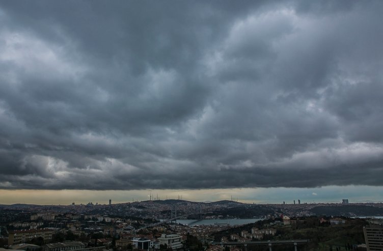 İstanbul’a AKOM’dan uyarı! Gök gürültülü sağanak yağışa dikkat | İstanbul’a turuncu alarm