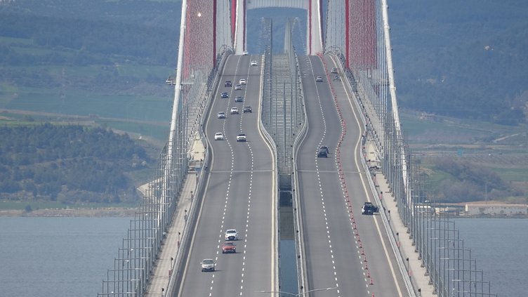 1915 Çanakkale Köprüsü uzun feribot kuyruklarının önüne geçti
