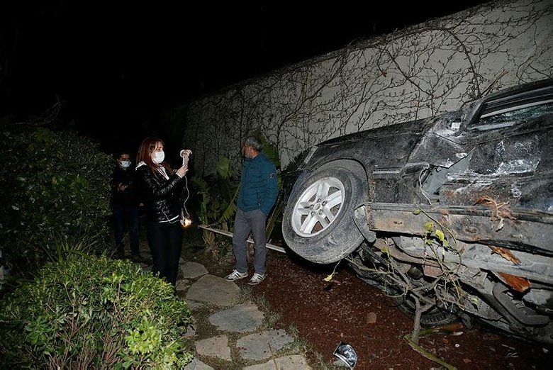 İzmir cehennemi yaşadı! Hortumda araçlar 10 metre havalandı