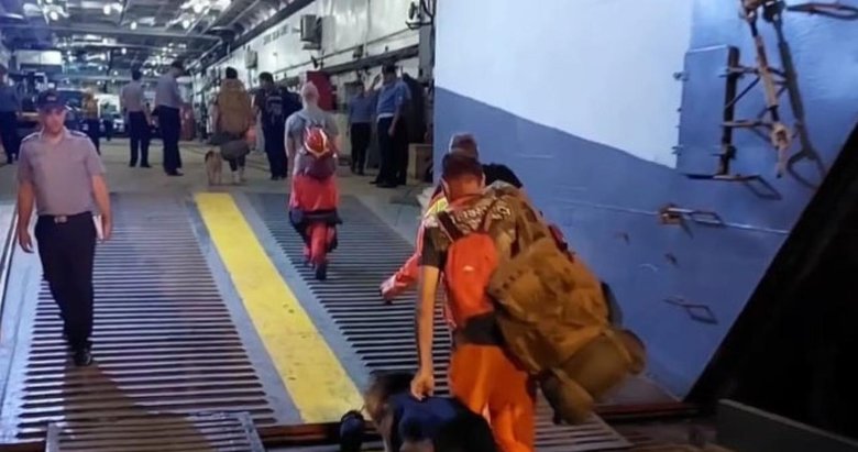 TCG Osmangazi gemisi Libya’ya yardım malzemesi götürmek üzere İzmir’den yola çıktı