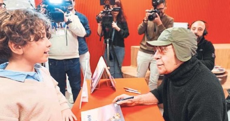 Alanson miniklere masal anlattı