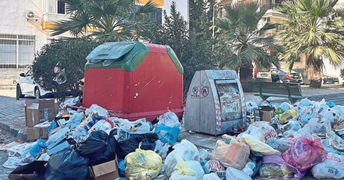 Kokudan nefes alınmıyor! İzmir Karşıyaka'da çöpe çözüm yok memura baskı çok