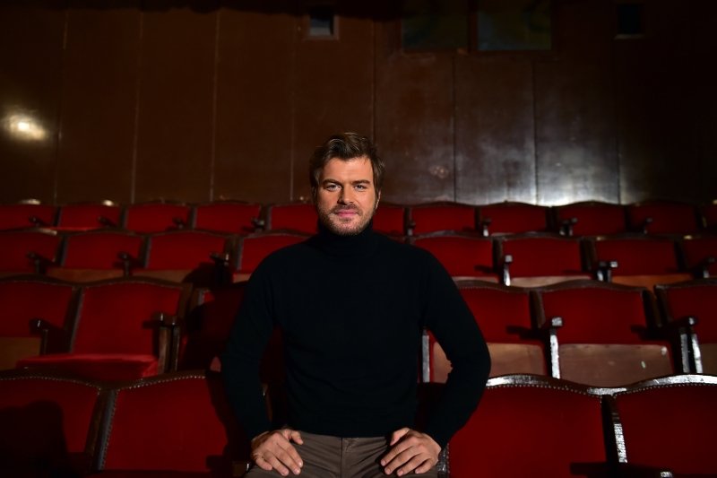 Kivanc Tatlitug Fans On Twitter Kivanctatlitug Kivanctatlitug Kivanc While Leaving The Hospital In The Morning After Accompanied His Brother All Night Long Https T Co Mroembnl3d