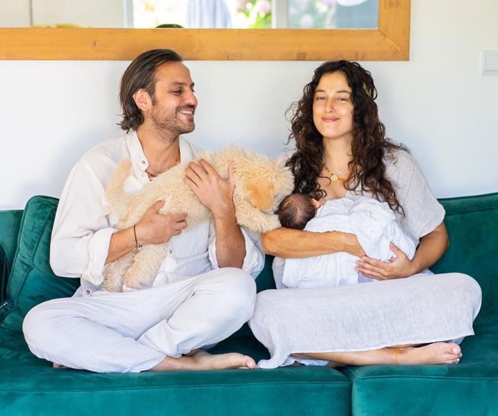 Yeni doğan bebekleriyle ilk kareler! Cansu Tosun ve Erkan Kolçak Köstendil’den aile fotoğrafı!