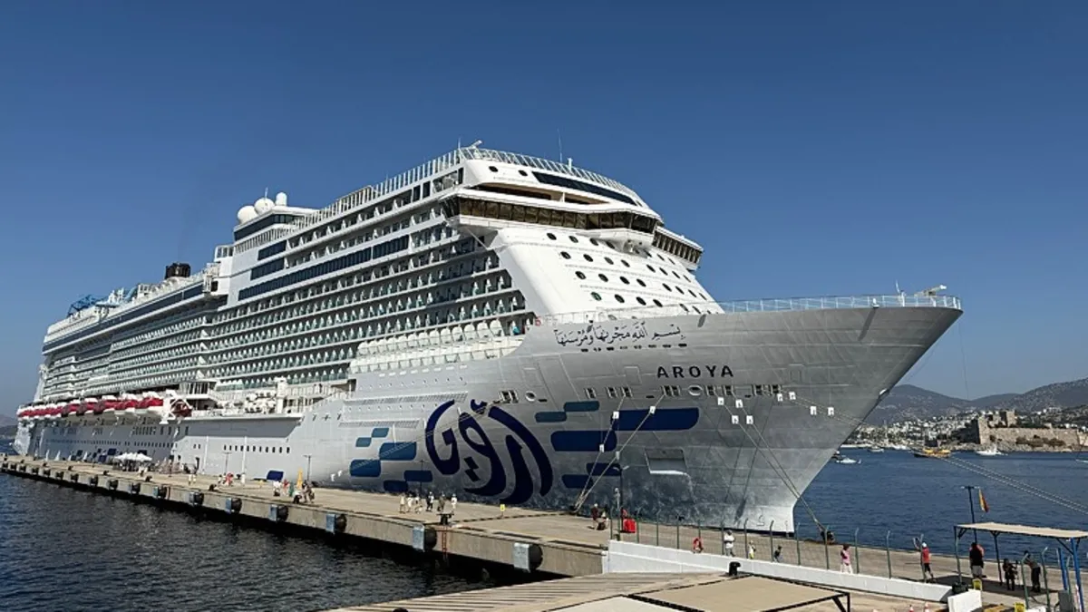 'Aroya' kruvaziyeri Bodrum'a demir atı!