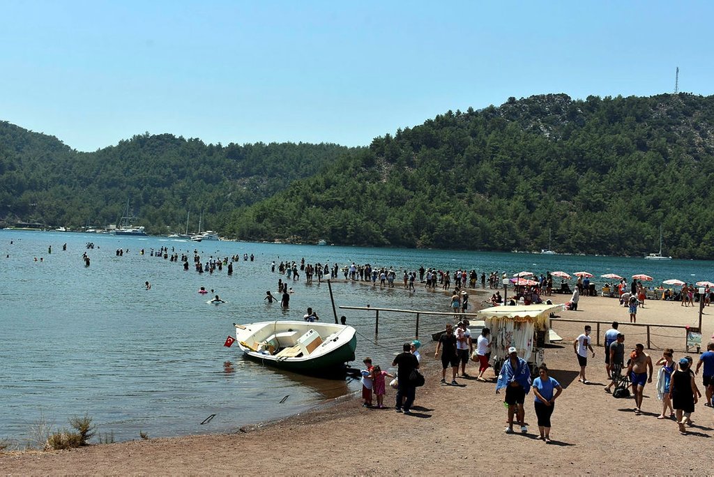 Kızkumu'nun 'prenses' heykeli şimdi de 'küllük' olarak kullanılıyor