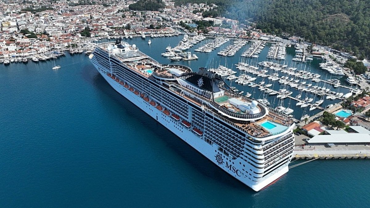 Kuşadası'ndan gelen kruvaziyer Marmaris'e demir attı!
