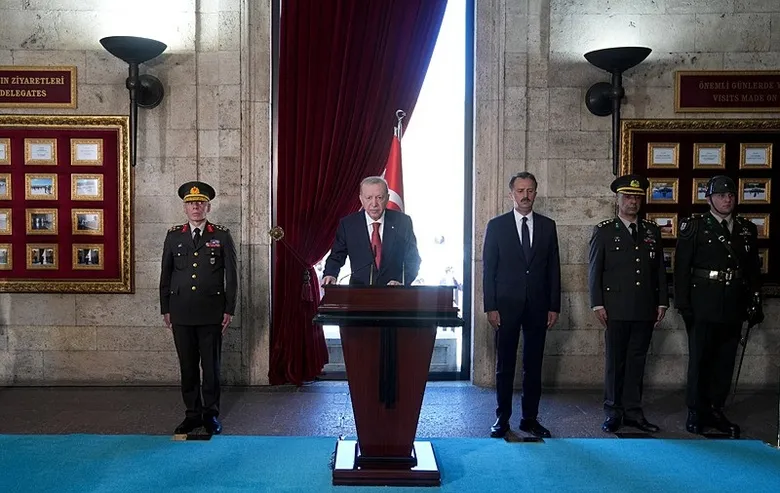 Başkan Erdoğan Yüksek Askeri Şura üyeleriyle Anıtkabir’i ziyaret etti