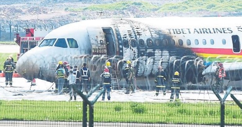 Çin’de 113 yolcusu olan uçak kalkış sırasında alev aldı