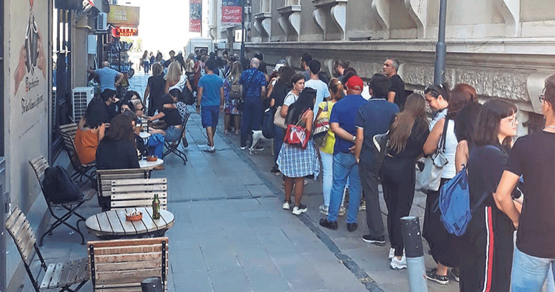 İzmir’de Picasso kuyruğu