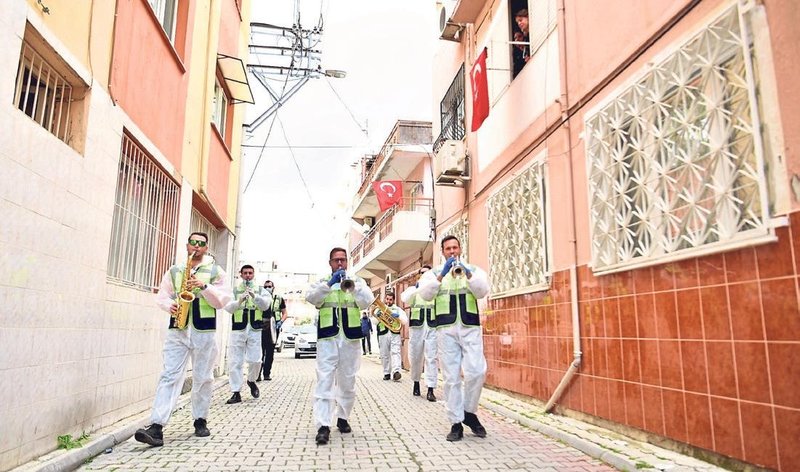 Bornova Bandosu Sokaklari Geziyor Izmir Haberleri