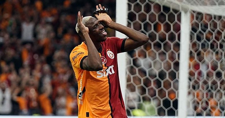 Aslan düğmeye basıyor