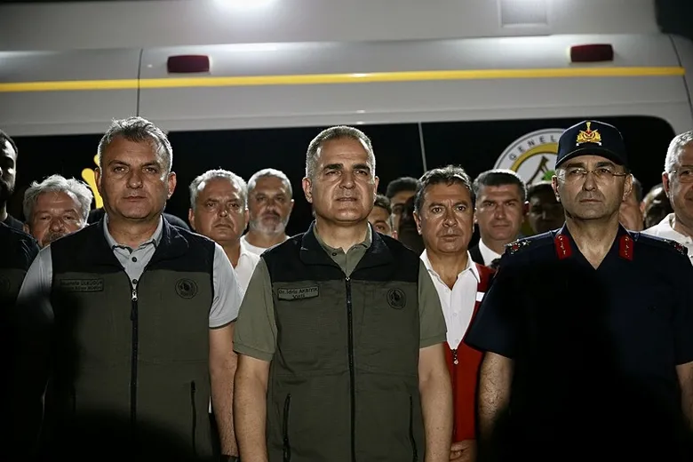 fethiyede-orman-yangini-alevler-evlere-ulasti-1784757781186.jpeg