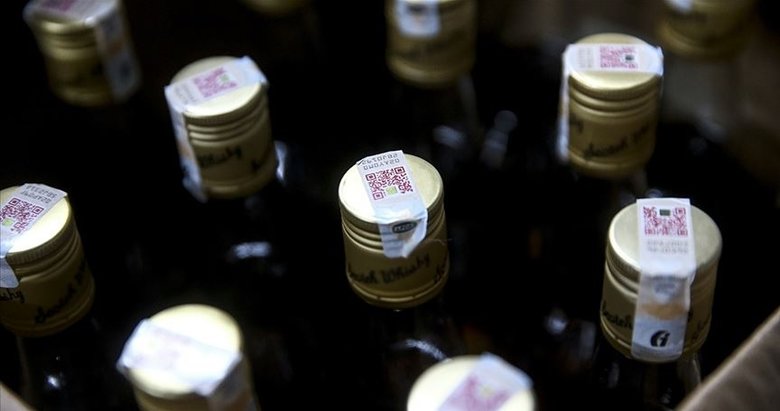 4 ilde operasyon, İzmir de dahil: Tonlarca taklit etiketli etil alkol ele geçirildi