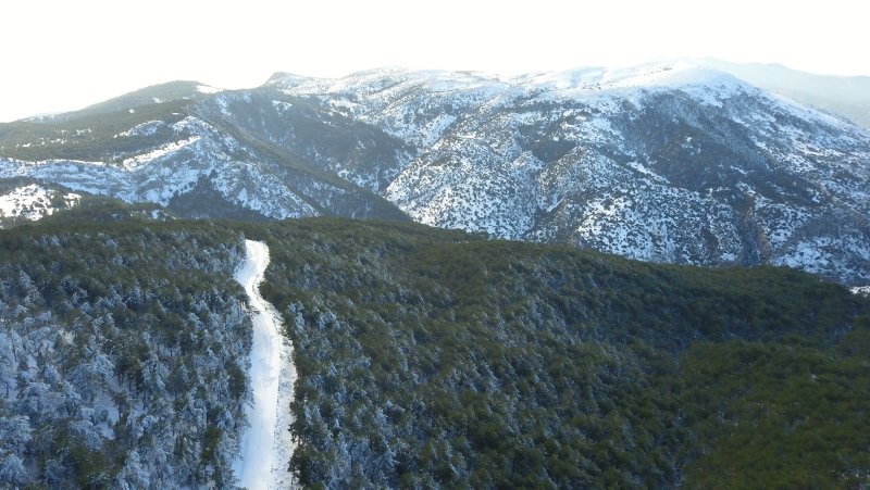 Spil Dağı Milli Parkı’nda kar manzarası havadan görüntülendi