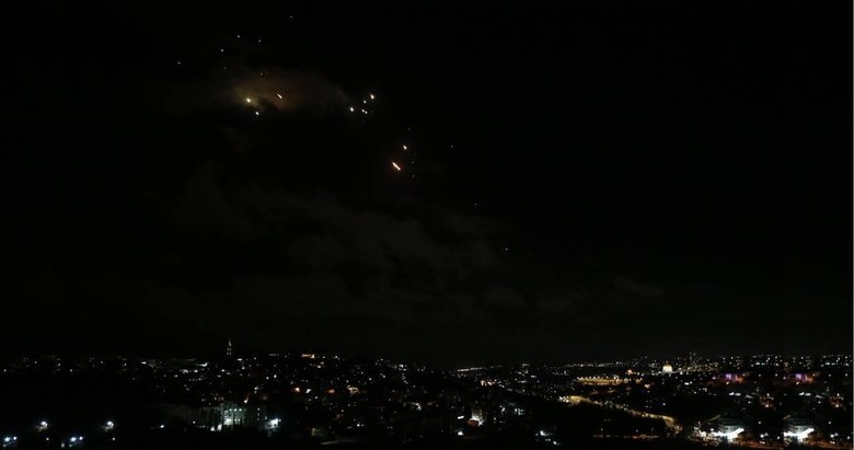 İsrail, vatandaşlarından İran’dan atılan füzelerin düştüğü yerleri ifşa etmemelerini istedi