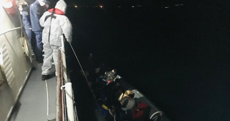 Balıkesir açıklarında 24 düzensiz göçmen kurtarıldı