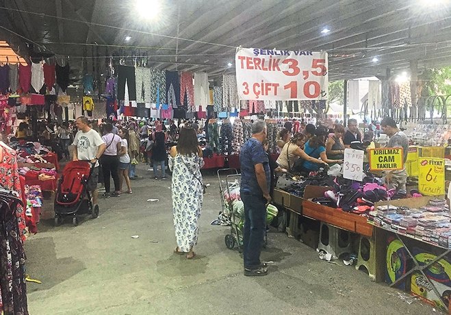 izmir de modanin kalbi pazarda atiyor ekonomi haberleri