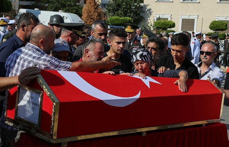 İzmir’de kahramana veda! Şehit Astsubay Batuhan Şimşek gözyaşlarıyla uğurlandı