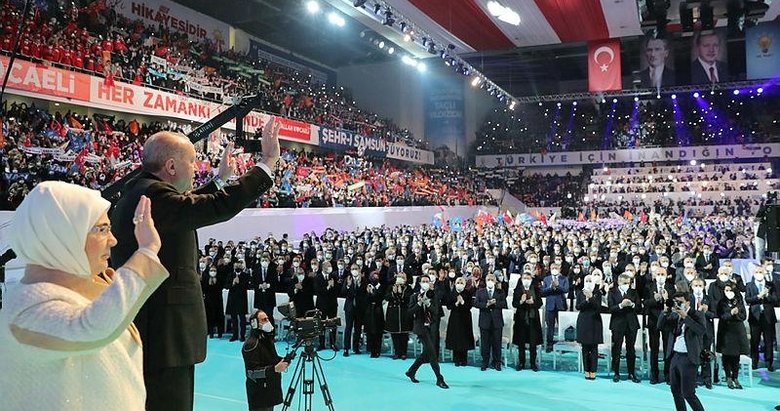AK Parti’nin kongresine MHP geniş heyetle katıldı